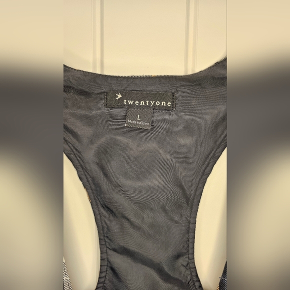 [FOREVER 21] Women's Plaid Vest - Large - Picture 2 of 9